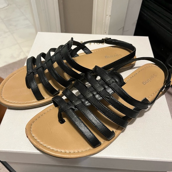 Women black leather strap sandals in size 7 - Picture 2 of 2